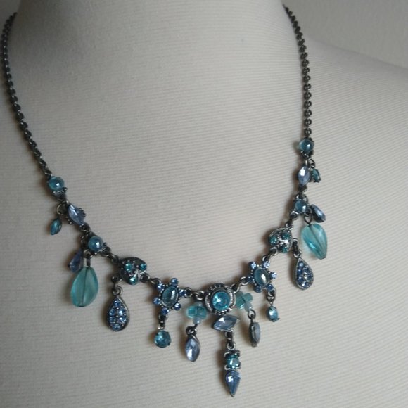 Jewel Box - OS Blue Statement Necklace - Picture 4 of 4